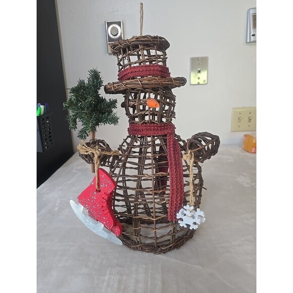 Rustic Snowman Wall Hanging Wicker/Grapvine Material 14" Tall - Picture 1 of 6